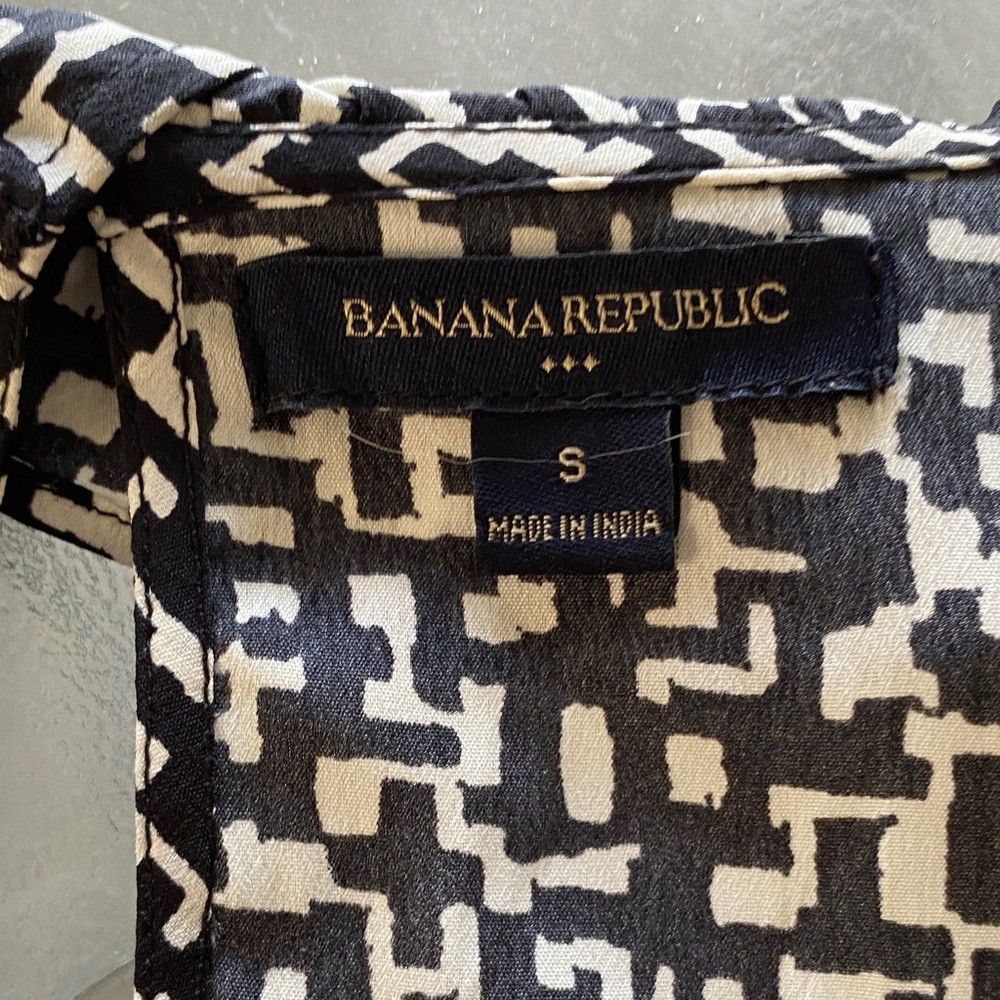 Banana Republic Black and White Patterned Blouse - Picture 2 of 4